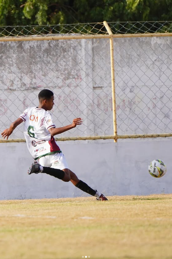 Marcos Petkovit em movimento no gramado